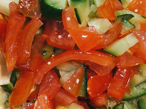 離乳食　後期　きゅうりとトマトのサラダ
